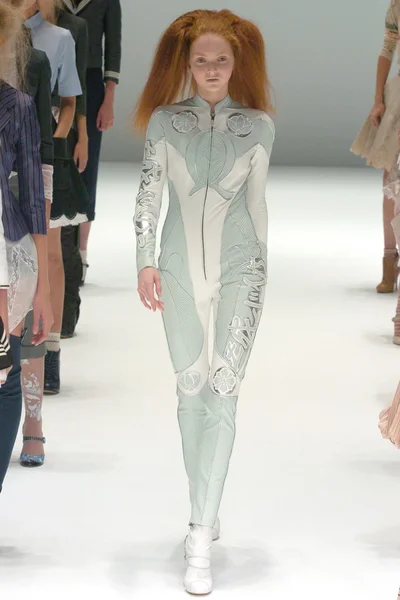 Look 18